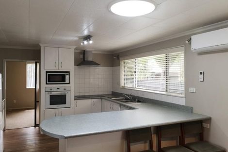 Photo of property in 24 Oakmont Place, Wattle Downs, Auckland, 2103