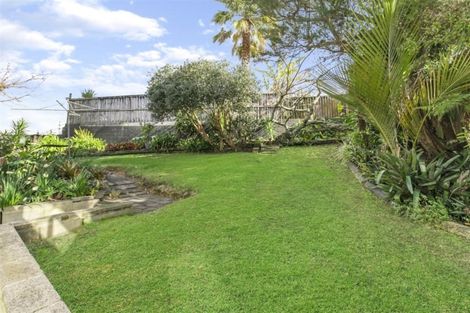 Photo of property in 603 Glenfield Road, Totara Vale, Auckland, 0629