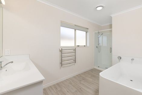 Photo of property in 142 Evans Road, Papamoa Beach, Papamoa, 3118