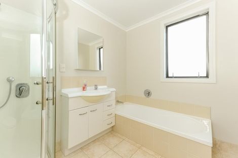 Photo of property in 13 View Ridge Drive, Ranui, Auckland, 0612
