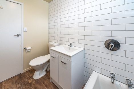 Photo of property in 28 Tongariro Street, Castlecliff, Whanganui, 4501