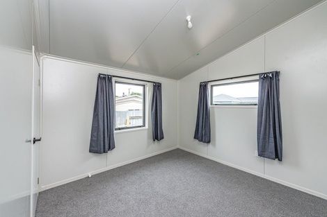 Photo of property in 19 Karewa Street, Castlecliff, Wanganui, 4501