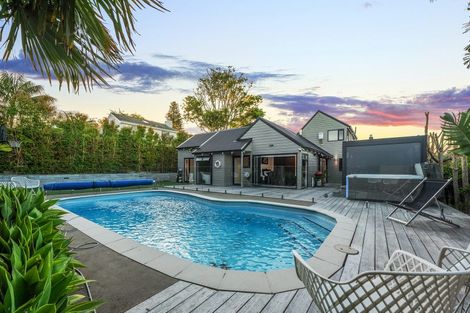 Photo of property in 9 Quebec Road, Milford, Auckland, 0620