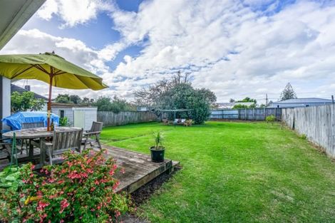 Photo of property in 8 Hayman Place, Beach Haven, Auckland, 0626