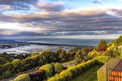 Photo of property in 5 Peregrine Close, Mount Pleasant, Christchurch, 8081