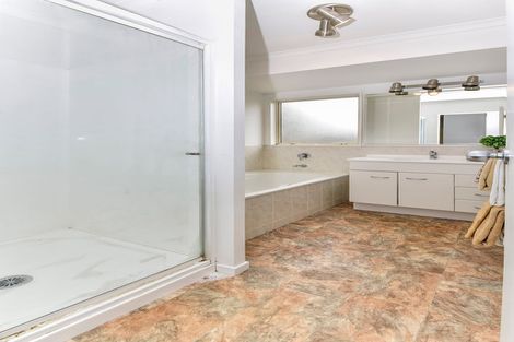 Photo of property in 31 Carisbrook Crescent, Papakura, 2110