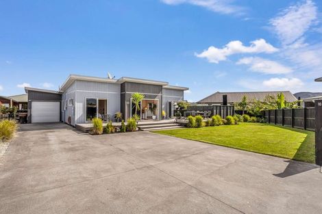 Photo of property in 10 Rena Place, Whitianga, 3510