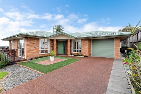 Photo of property in 17 Lasque Place, Glen Eden, Auckland, 0602