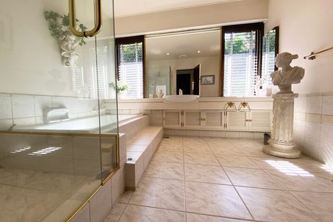 Photo of property in 18 Burford Place, Mellons Bay, Auckland, 2014