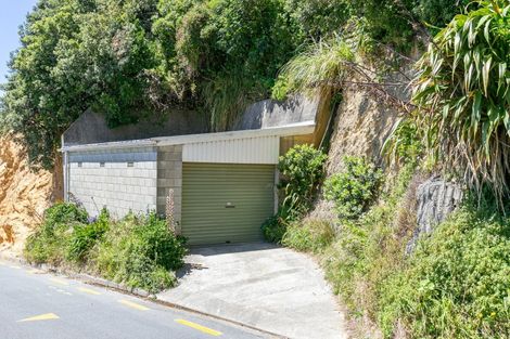 Photo of property in 122 Maida Vale Road, Roseneath, Wellington, 6011