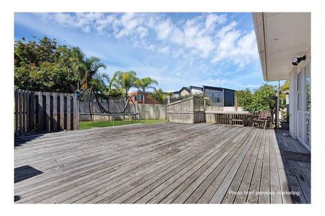 Photo of property in 6 Glenvil Lane, Te Atatu Peninsula, Auckland, 0610