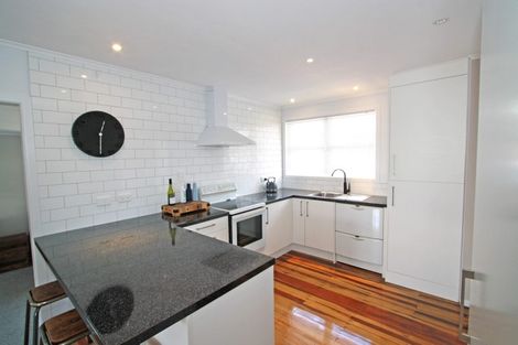 Photo of property in 9 Manu Crescent, Upper Vogeltown, New Plymouth, 4310