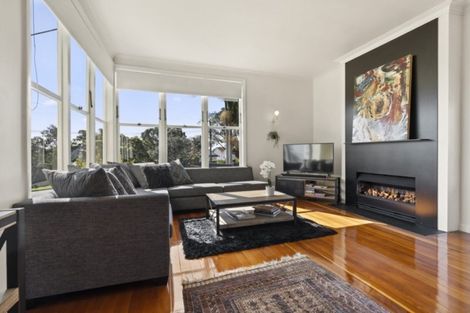 Photo of property in 79 Stanley Point Road, Stanley Point, Auckland, 0624