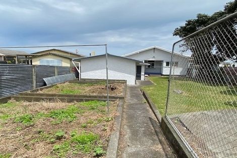Photo of property in 4 Westbourne Terrace, Castlecliff, Whanganui, 4501