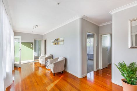 Photo of property in 52 Sylvan Crescent, Te Atatu South, Auckland, 0610