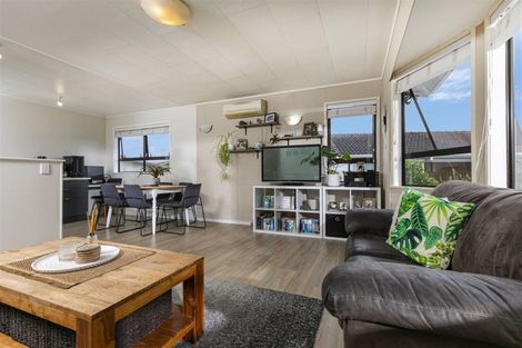 Photo of property in 45 Rosewarne Crescent, Glendene, Auckland, 0602