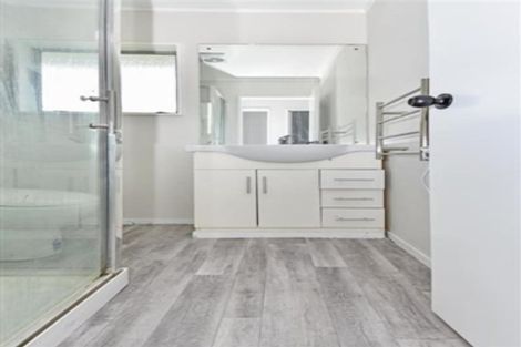 Photo of property in 56 Pukeroa Place, Papakura, 2110