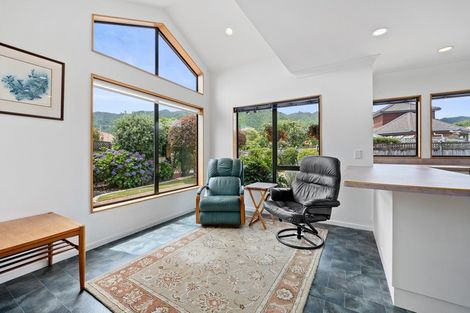 Photo of property in 30 Cranbrook Grove, Waikanae, 5036