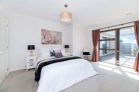 Photo of property in 11 View Road, Shelly Park, Auckland, 2014