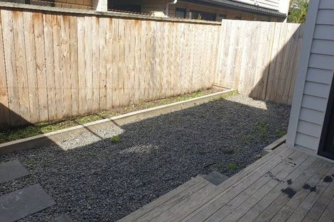 Photo of property in 16 Millcroft Lane, Ranui, Auckland, 0612