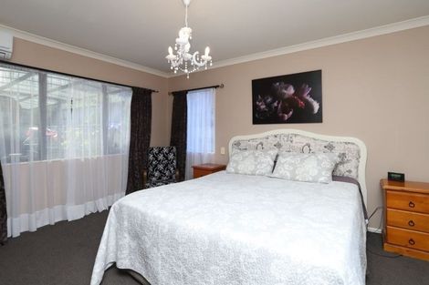 Photo of property in 9 Hollinger Place, Nawton, Hamilton, 3200