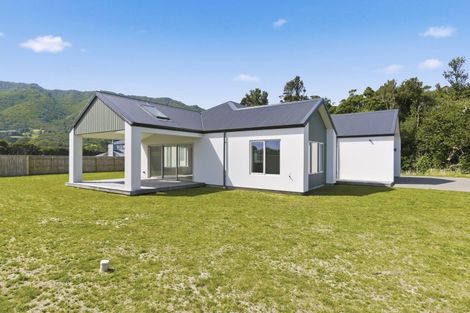Photo of property in 7 Pihoihoi Close, Waikanae, 5036