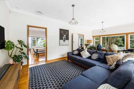 Photo of property in 114 Scenic Drive, Titirangi, Auckland, 0604