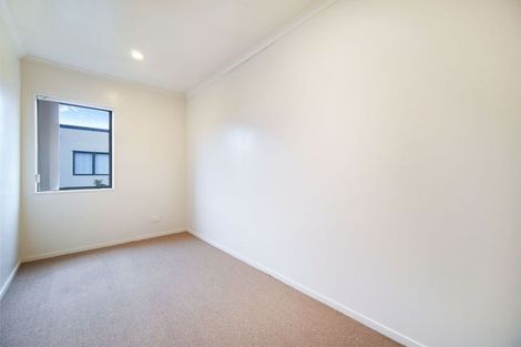 Photo of property in 2/17 Harbour View Road, Te Atatu Peninsula, Auckland, 0610