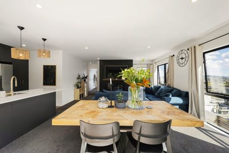 Photo of property in 7b Grumman Lane, Newlands, Wellington, 6037