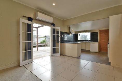 Photo of property in 12 Coughtrey Street, Saint Clair, Dunedin, 9012