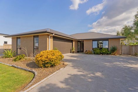 Photo of property in 70 Cholmondeley Crescent, Whitianga, 3510