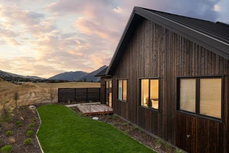 Photo of property in 28 Cunninghams Drive, Jacks Point, Queenstown, 9371