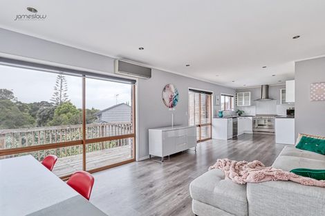 Photo of property in 2/18 Tiri View Place, Waiake, Auckland, 0630