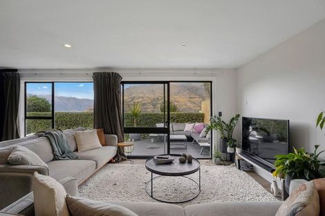 Photo of property in 17 Arawata Terrace, Fernhill, Queenstown, 9300