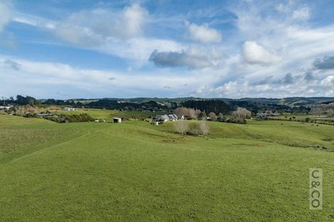 Photo of property in 1242 State Highway 16, Waimauku, 0883