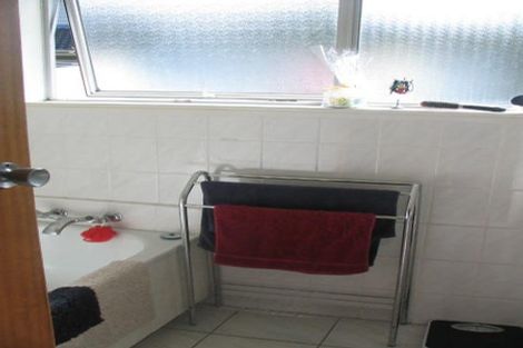 Photo of property in 19 Cascades Road, Pakuranga Heights, Auckland, 2010