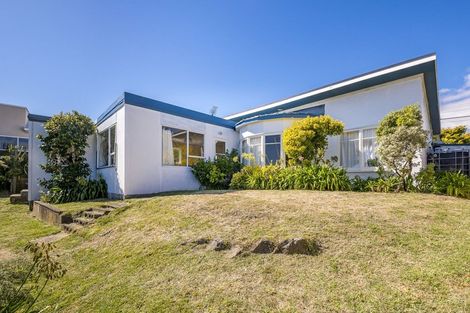 Photo of property in 134 Seaview Road, Paraparaumu Beach, Paraparaumu, 5032