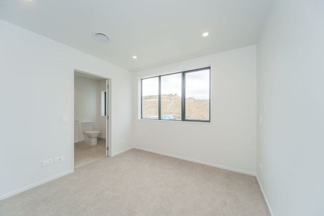 Photo of property in 32 Turtleback Avenue, Whitby, 5024