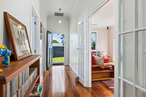 Photo of property in 25 Mahara Avenue, Manapouri, 9679