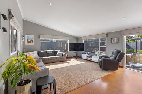 Photo of property in 1 Frances Street, Waikanae Beach, Waikanae, 5036