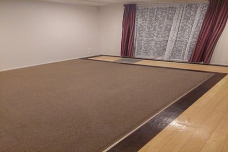 Photo of property in 7 Helga Crescent, Te Atatu Peninsula, Auckland, 0610