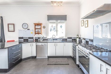 Photo of property in 9 Great North Road, Saint Johns Hill, Whanganui, 4501