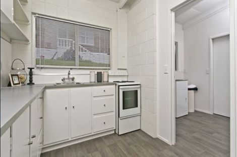 Photo of property in 2/6 Anne Road, Hillcrest, Auckland, 0627