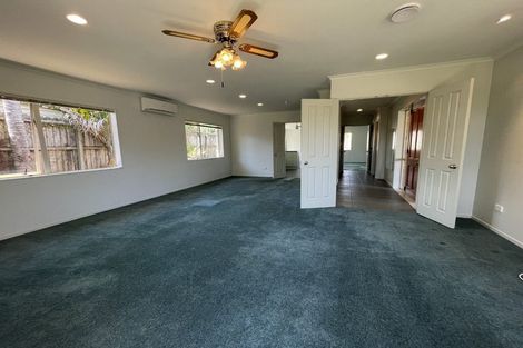 Photo of property in 8 Hagen Close, Golflands, Auckland, 2013