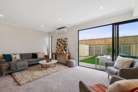 Photo of property in 30 Owen Chapman Drive, Red Beach, 0932