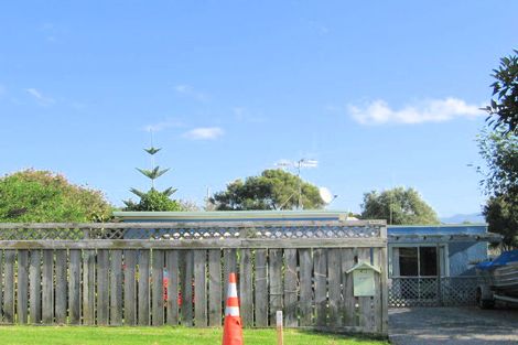 Photo of property in 60 Karewa Parade, Papamoa Beach, Papamoa, 3118