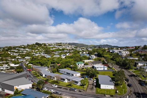 Photo of property in Batchelor Street Flats, 2-16 Batchelor Street, Newlands, Wellington, 6037