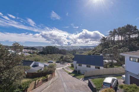 Photo of property in 56 Colchester Crescent, Newlands, Wellington, 6037