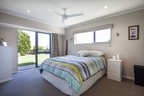 Photo of property in 122 Evans Road, Papamoa Beach, Papamoa, 3118