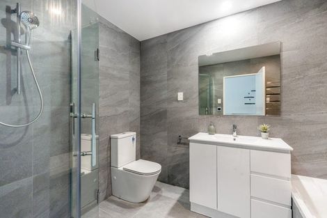 Photo of property in 43c Fitzherbert Avenue, West Harbour, Auckland, 0618